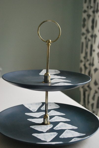triangle stamped cake stand