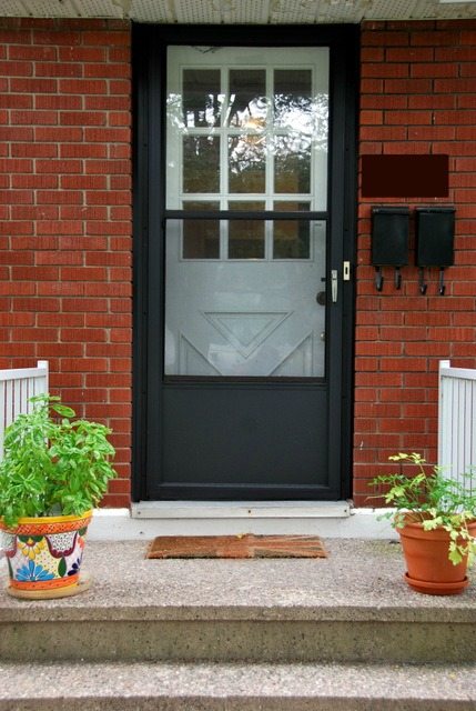 the DIY files: painting a screen door - THE SWEETEST DIGS