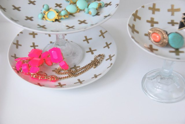 Items needed for DIY jewelry stand include 2-3 plates (Goodwill