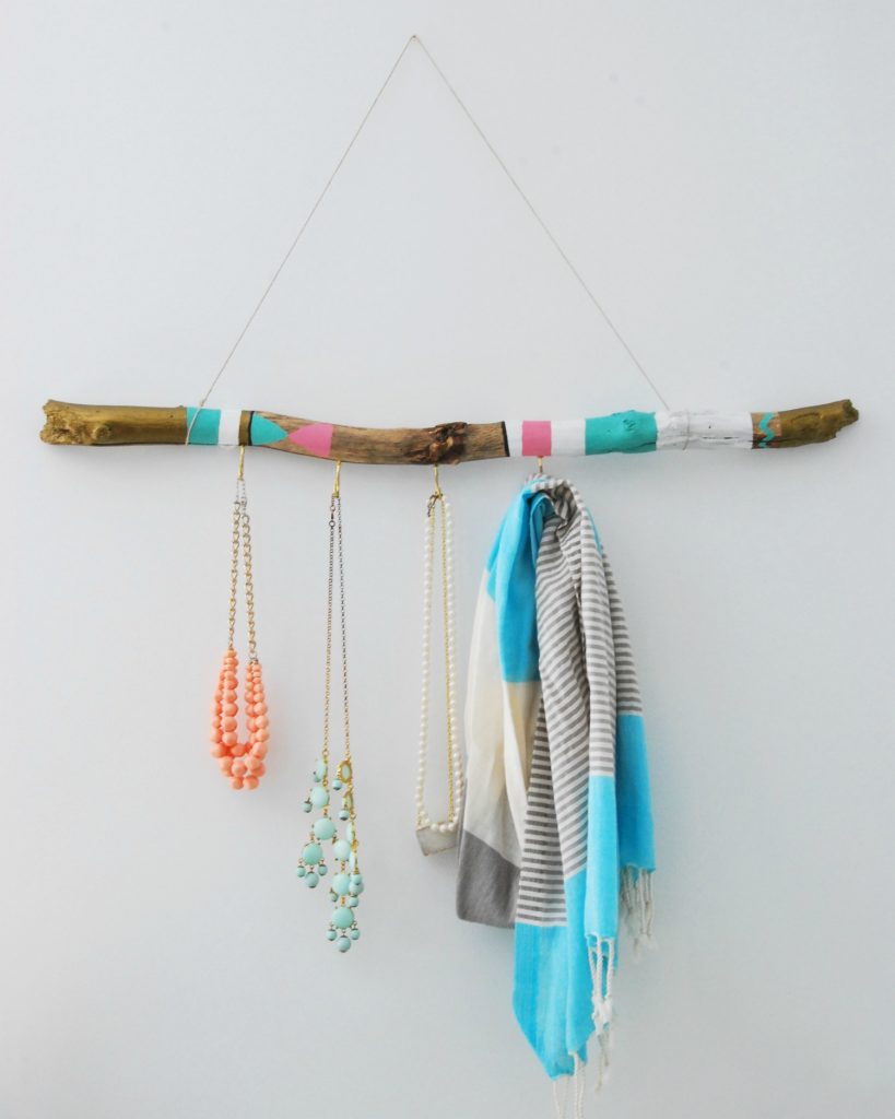 Beautiful Driftwood Jewelry Hanger You Can Make - DIY Candy