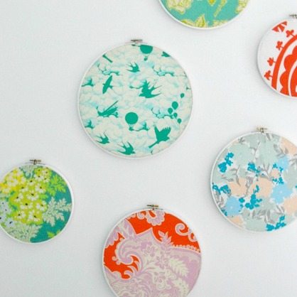 DIY embroidery hoop art tutorial - via the sweetest digs