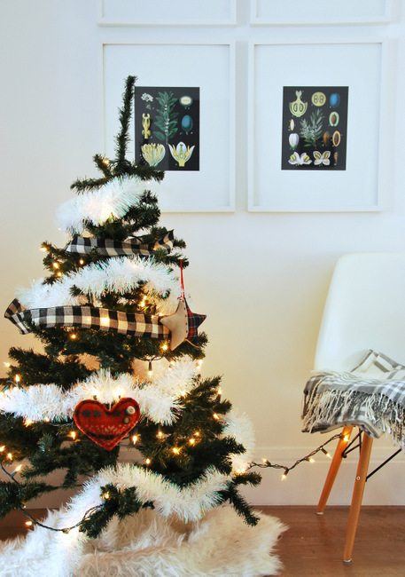 Check out this Blogger's Christmas House Tour featuring DIY budget decor in a black, white and gold scheme