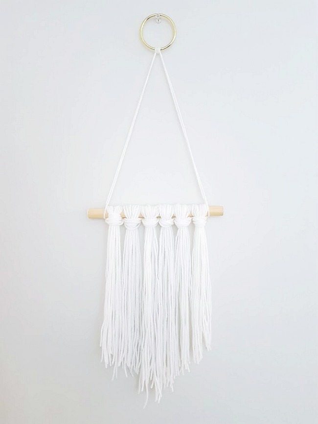 How to Make an Easy DIY Wall Hanging with Yarn - A Quick & Easy DIY