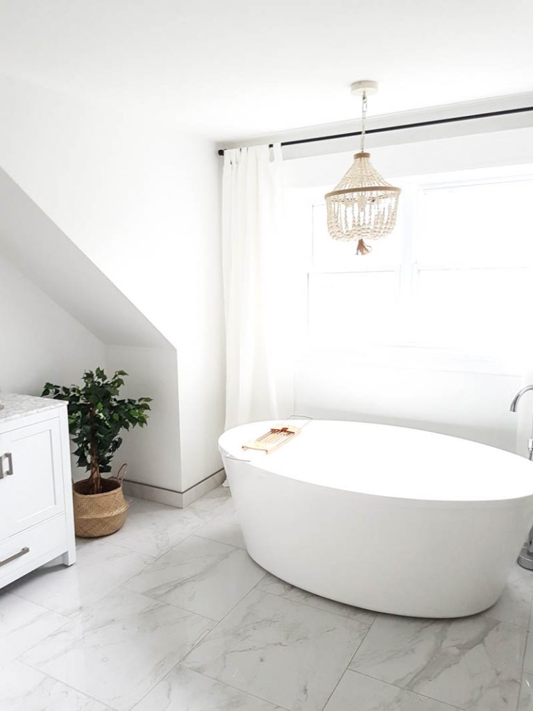 freestanding tub with chandelier