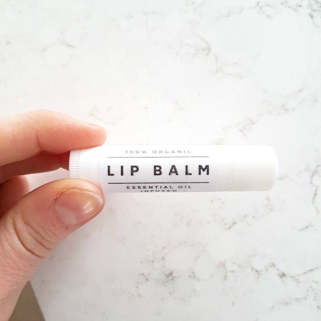 Homemade Lip Balm Recipe & Printable Labels {DIY Gift} 