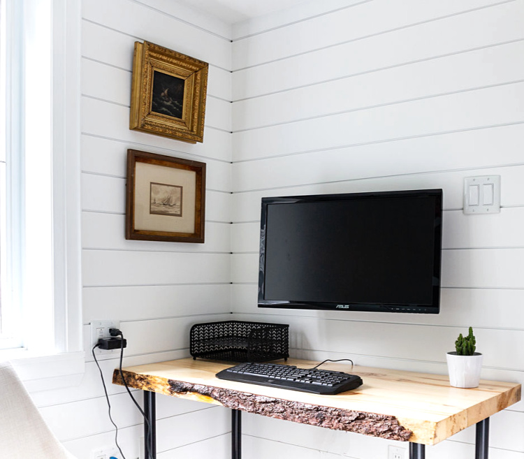 Contemporary Home Office Makeover. Click through for home office decor ideas to create a modern, stylish space! Featuring shiplap, built ins, and great accessories.