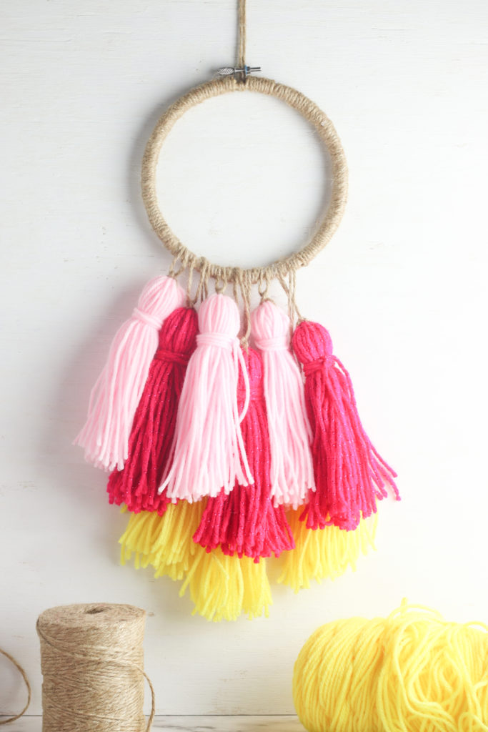 How to Make Yarn Tassels - DIY Yarn Tassel Tutorial