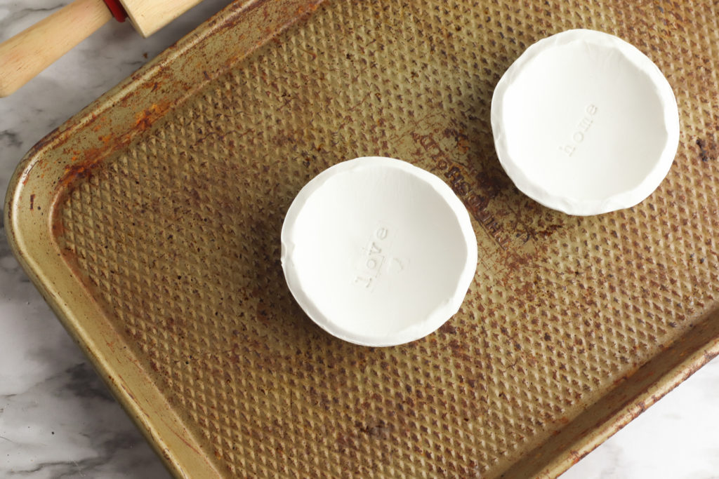 HOW TO MAKE A DIY AIR DRY CLAY GOLD AND WHITE PAINTED BOWL