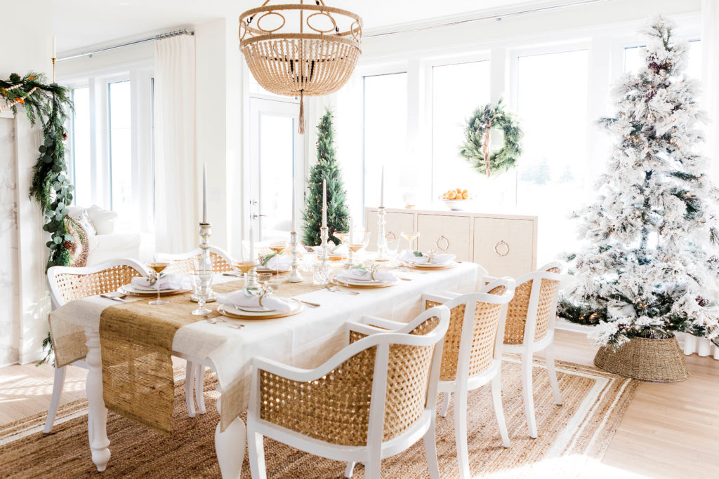 Using White Winter Wonderland Decorations in Your Living Room